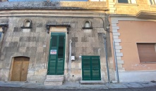 0422-VC - Muro Leccese - Abitazione indipendente con scoperto e garage