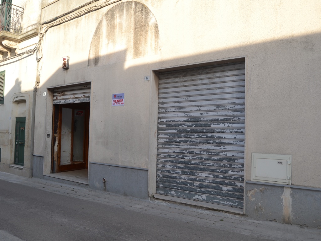 0619-VCL - Muro Leccese - Abitazione indipendente con locale commerciale