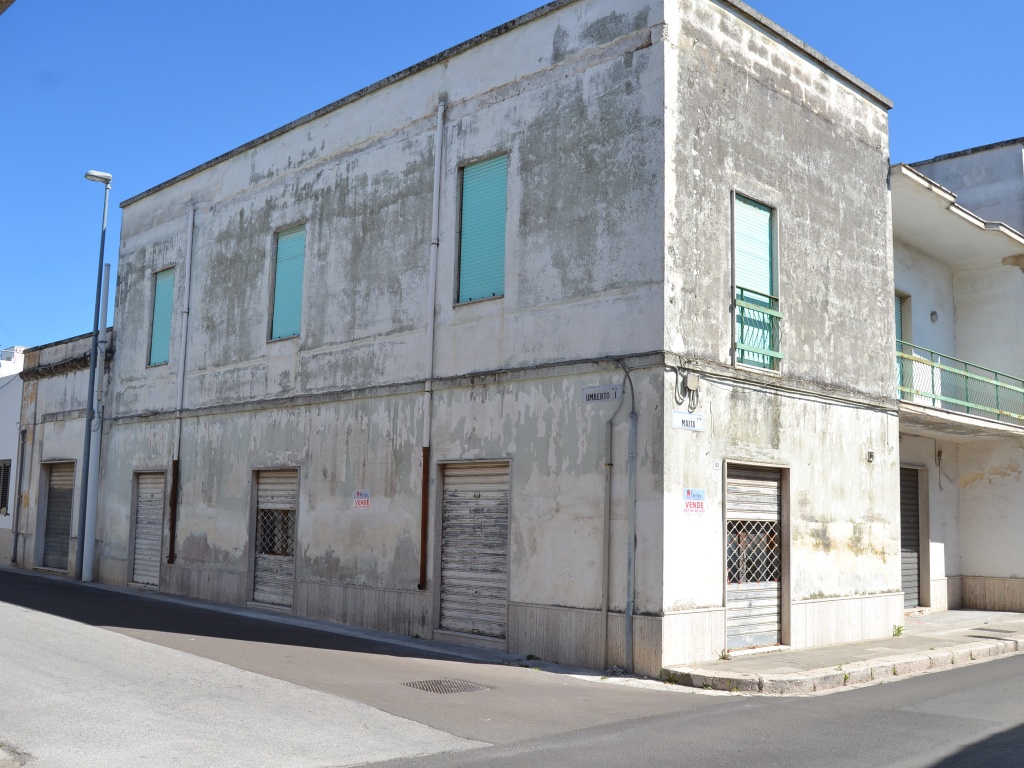 0920-VLA - Muro Leccese - Immobile con locale commerciale e appartamento al primo piano