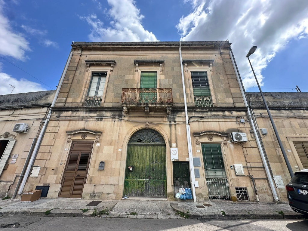 Affascinante palazzo storico al centro di Maglie