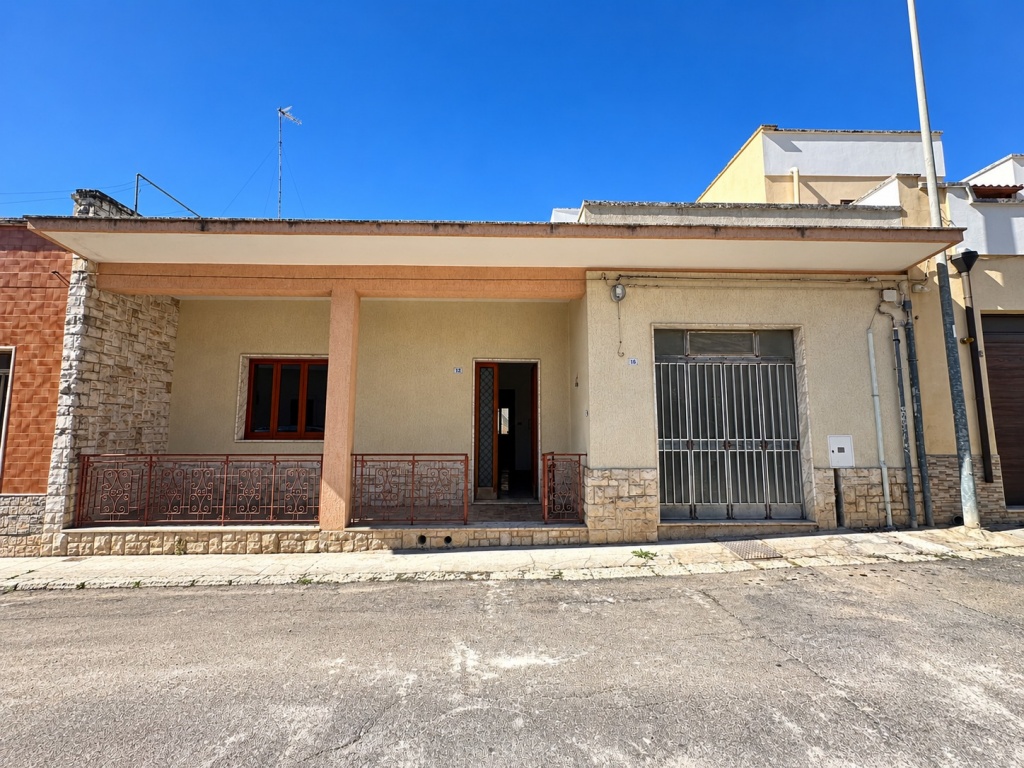 1526-VC - Abitazione indipendente con giardino e garage - Muro Leccese